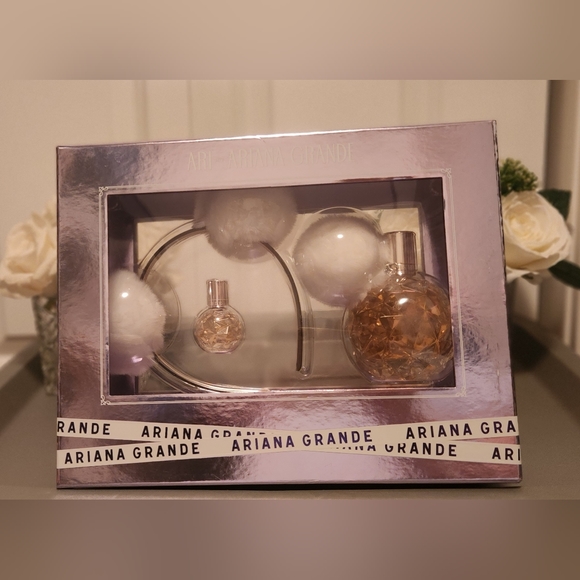 Ari by Ariana Grande EDP Perfume Gift Set with Pom Pom Headband;New & Never Used - Picture 15 of 16